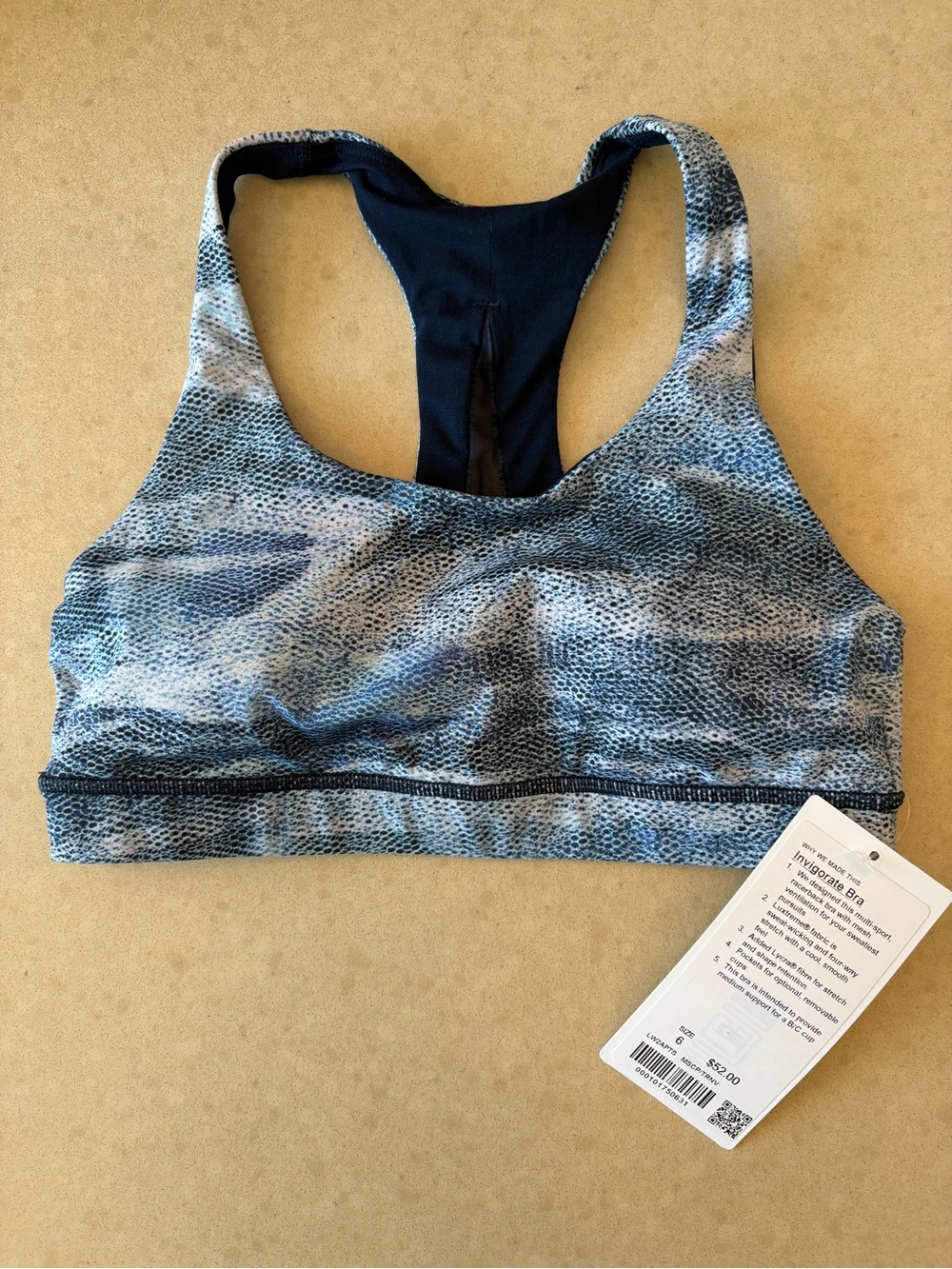 NEW Lululemon Invigorate Sports Bra with removable pads Size 6